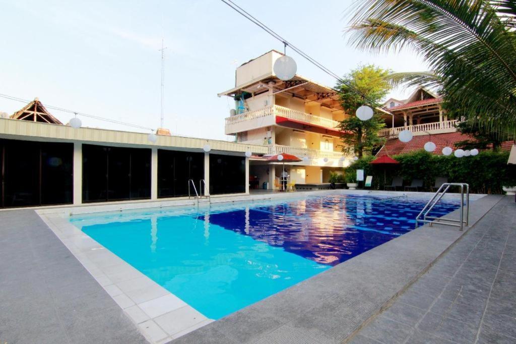 Hotel Grand Rosela Jogjacarta Exterior foto